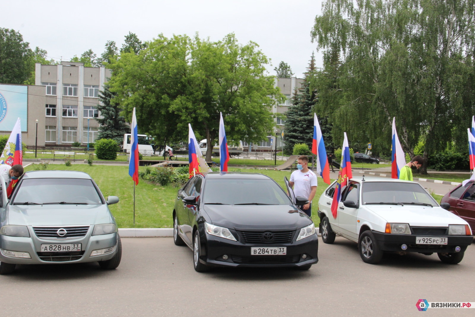 День России в Вязниках встретили автопробегом (фоторепортаж) — Вязники.РФ